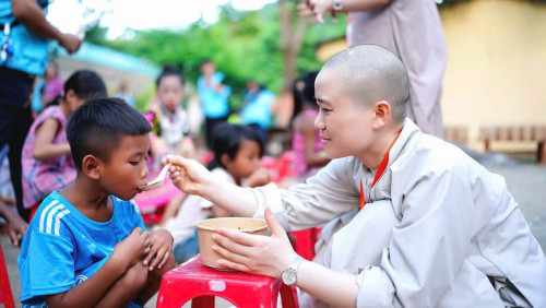 Quỹ học bổng “Cùng em đến trường”: Hành trình sẻ chia yêu thương đến học trò vùng biên Nghệ An