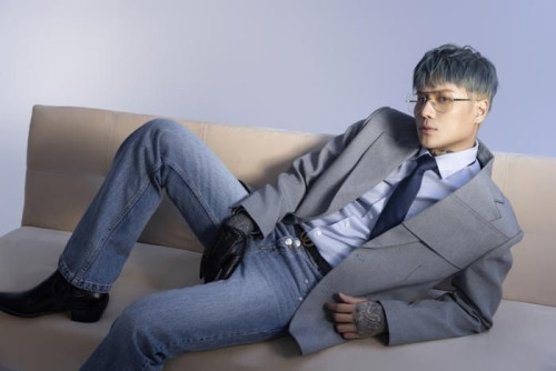 Dickson "lột xác" với hình ảnh mới, báo hiệu bước chuyển mình lớn trong âm nhạc