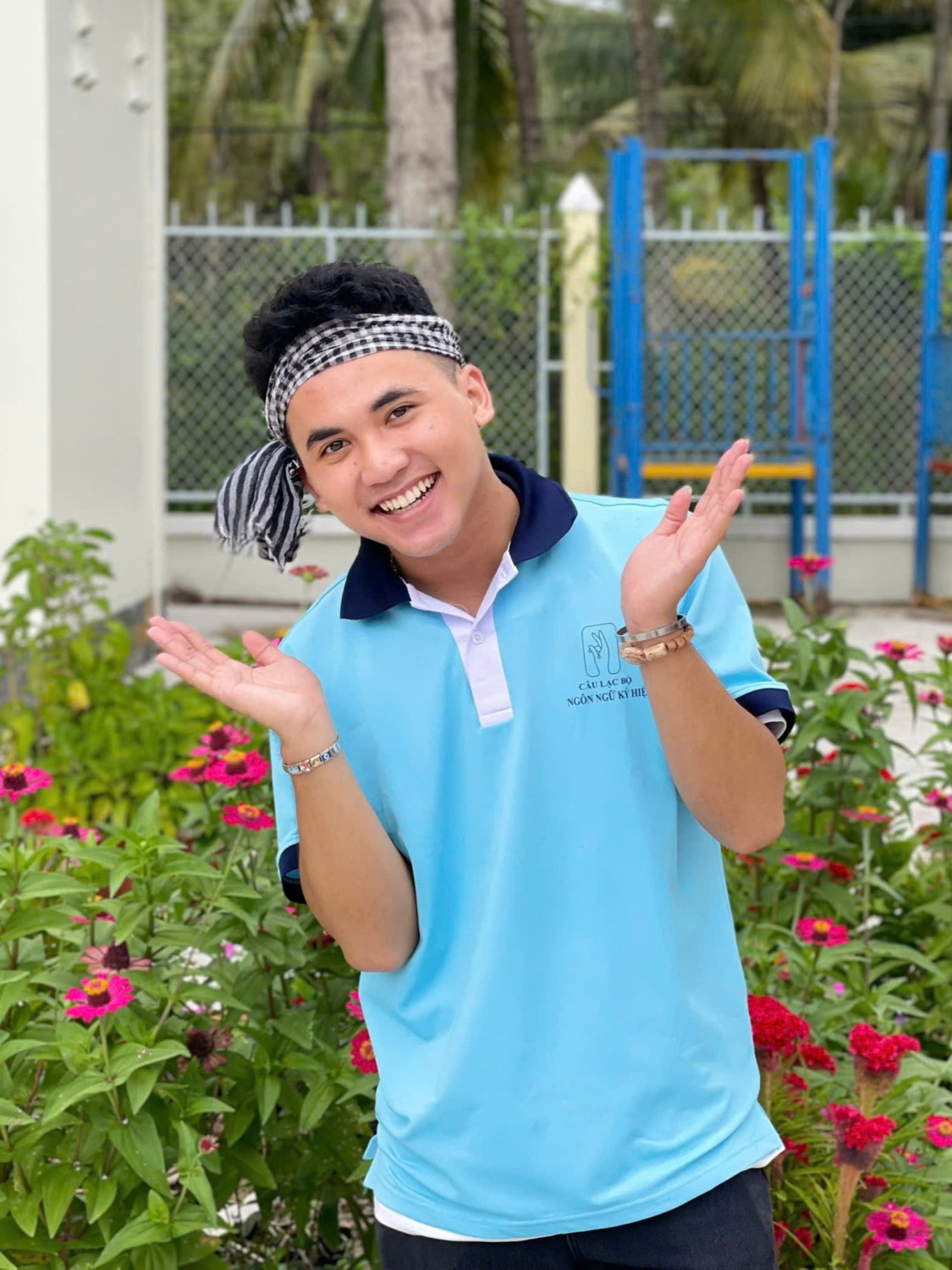 Ảnh 1. Với nụ cười rạng rỡ trên môi, Huỳnh Quốc Nam mang trong mình khát vọng cống hiến và lan tỏa yêu thương đến những mảnh đời nguy hiểm may mắn trong cuộc sống (Ảnh: NVCC)