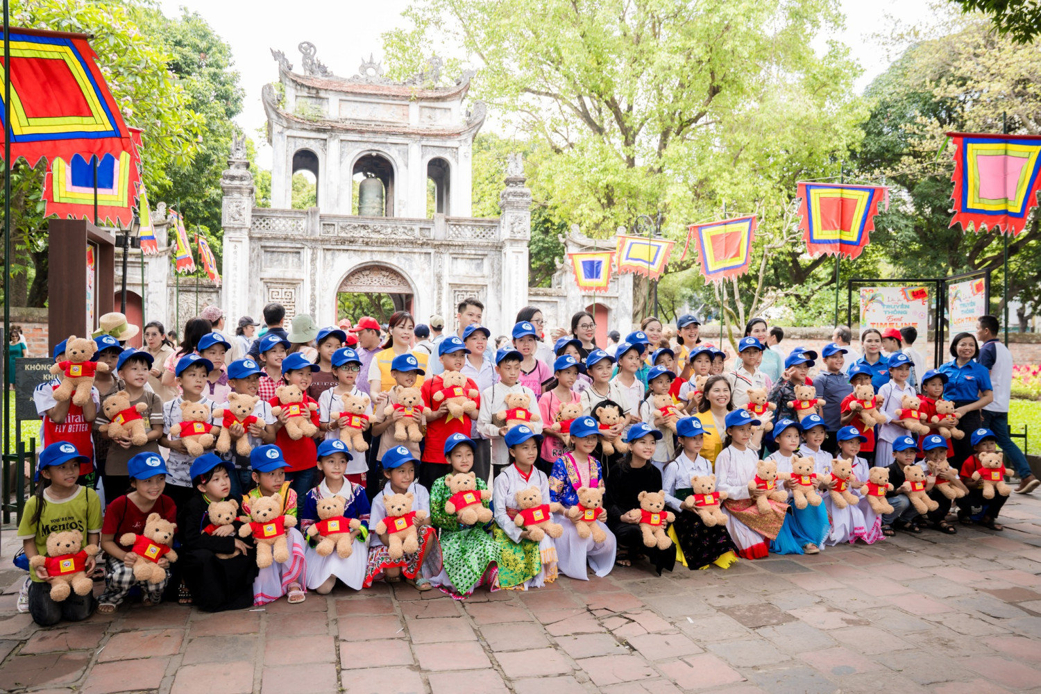 'Xây dựng ước mơ - Cùng em tới trường': Thắp sáng ngọn lửa tri thức nơi núi rừng Tây Bắc
