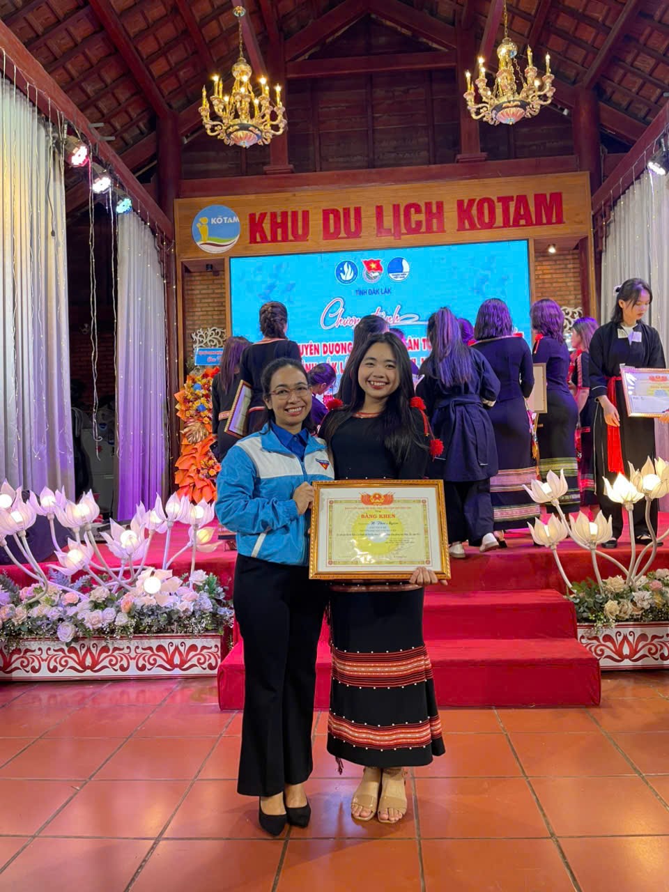 Ảnh 4 H Thư Ayun