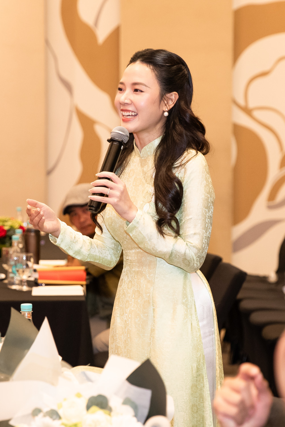Diễn viên Midu
